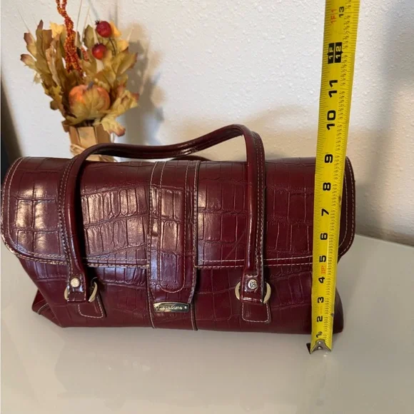 Liz Claiborne Rich Burgundy Vintage Handbag with magnetic closure - Picture 6 of 7